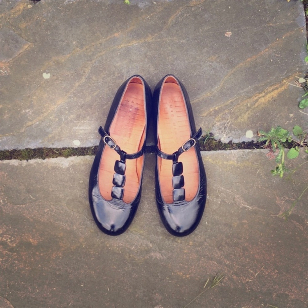 Chie Mihara patent leather flats 40